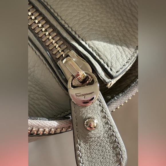 ♥️Host Pick♥️ Salvatore Ferragamo VERVE Bag - Picture 7 of 15